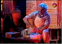 ALEJANDRO GREGORIO EN UNA DEMOSTRACIÓN DE ALFARERÍA EN CANAL 13 "ESE AMIGO DEL ALMA"