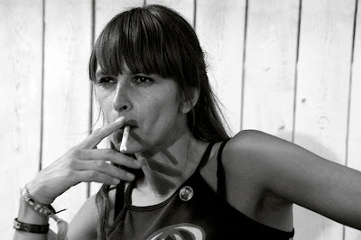 cigarette smoker, smoking girl, portrait d'une fille fumant un cigarette, photo © dominique houcmant