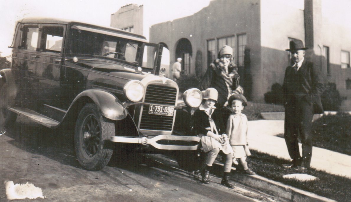 [Flapper+Family+at+CarII.bmp]