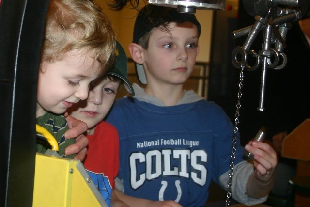 [boys+and+magnets.JPG]