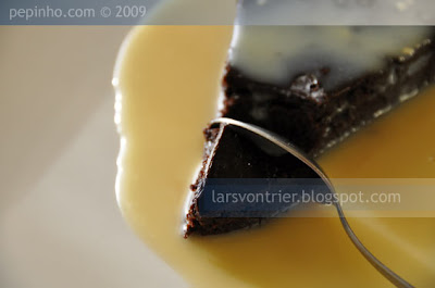 Pastel de chocolate al ron con crema de chocolate blanco y Gran Marnier