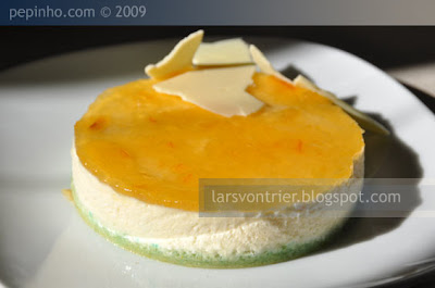 Tarta de mousse de queso y naranja amarga