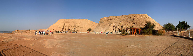 [800px-Panorama_Abu_Simbel.jpg]