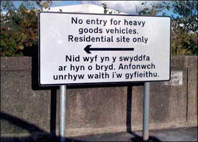 Sign with the top in English and bottom in Welsh