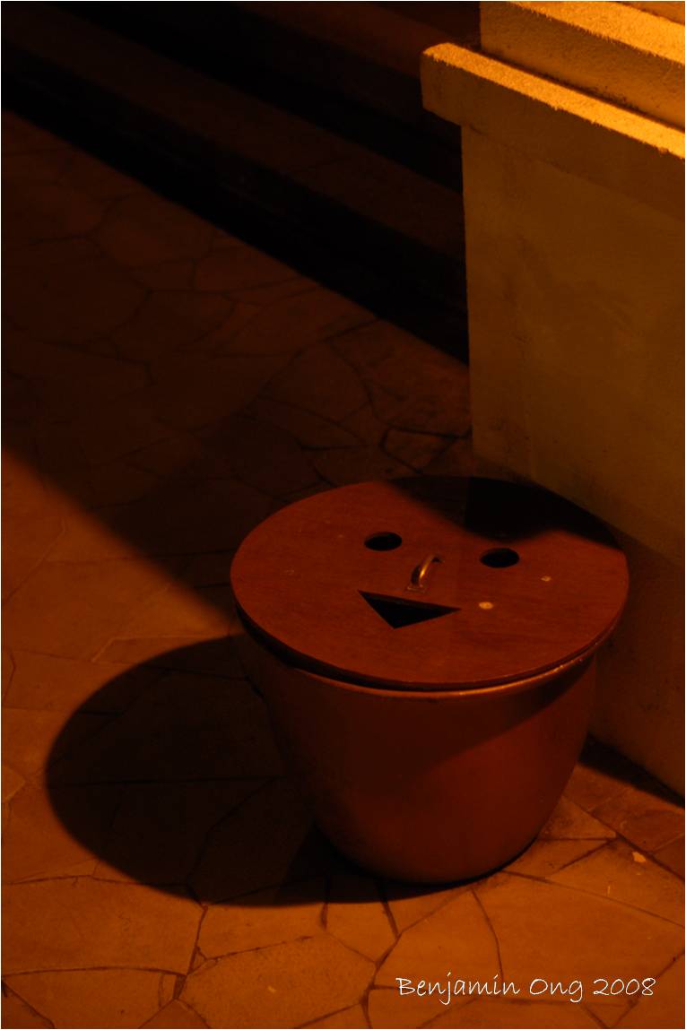 [02+happy+dustbin.jpg]