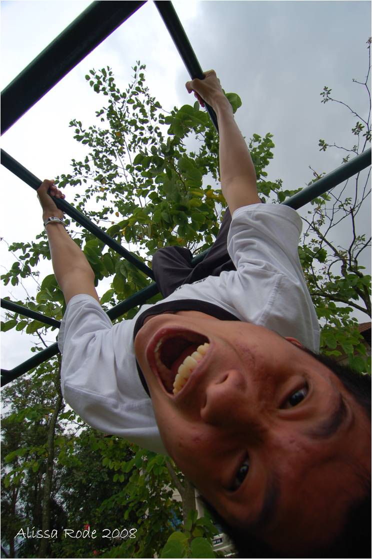 [11+ben+on+monkeybars.JPG]