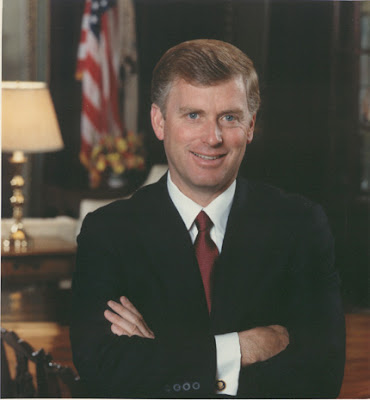 dan quayle Who was Dan Quayle vice president for, and who was Mondale vice for