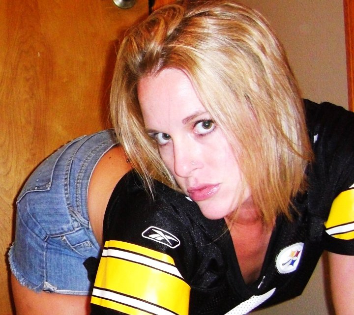If you have photos you'd like to submit for the 2010 Steelers Babes 