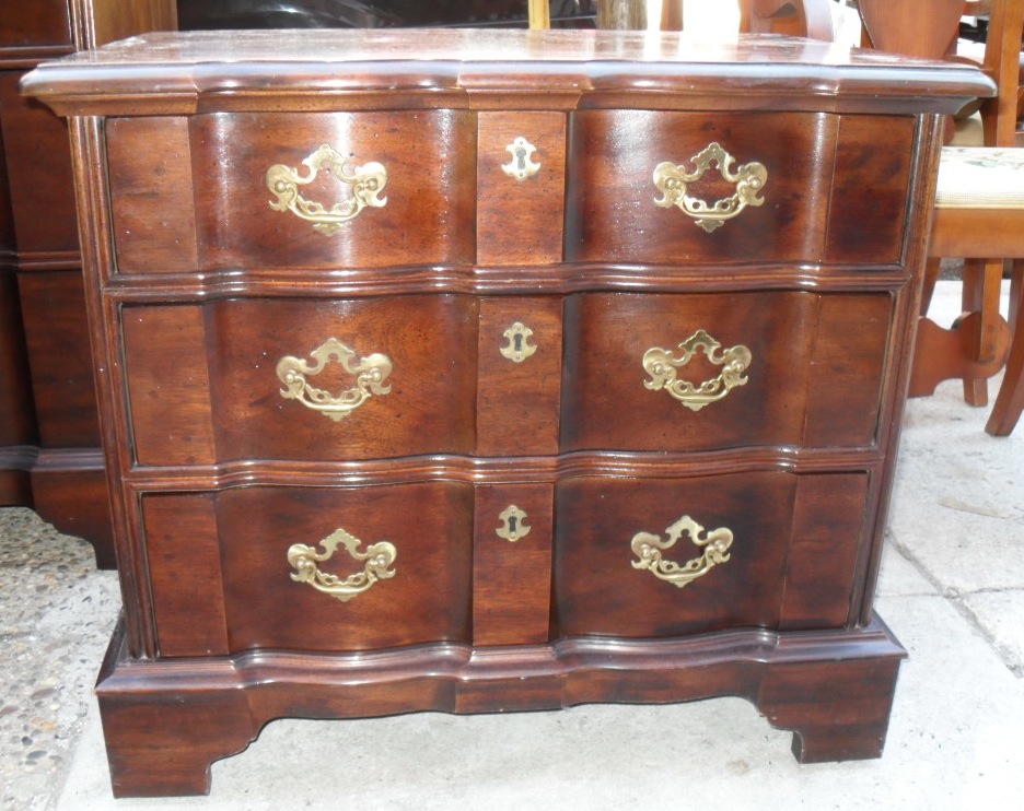Uhuru Furniture & Collectibles Henredon Bedroom Set SOLD