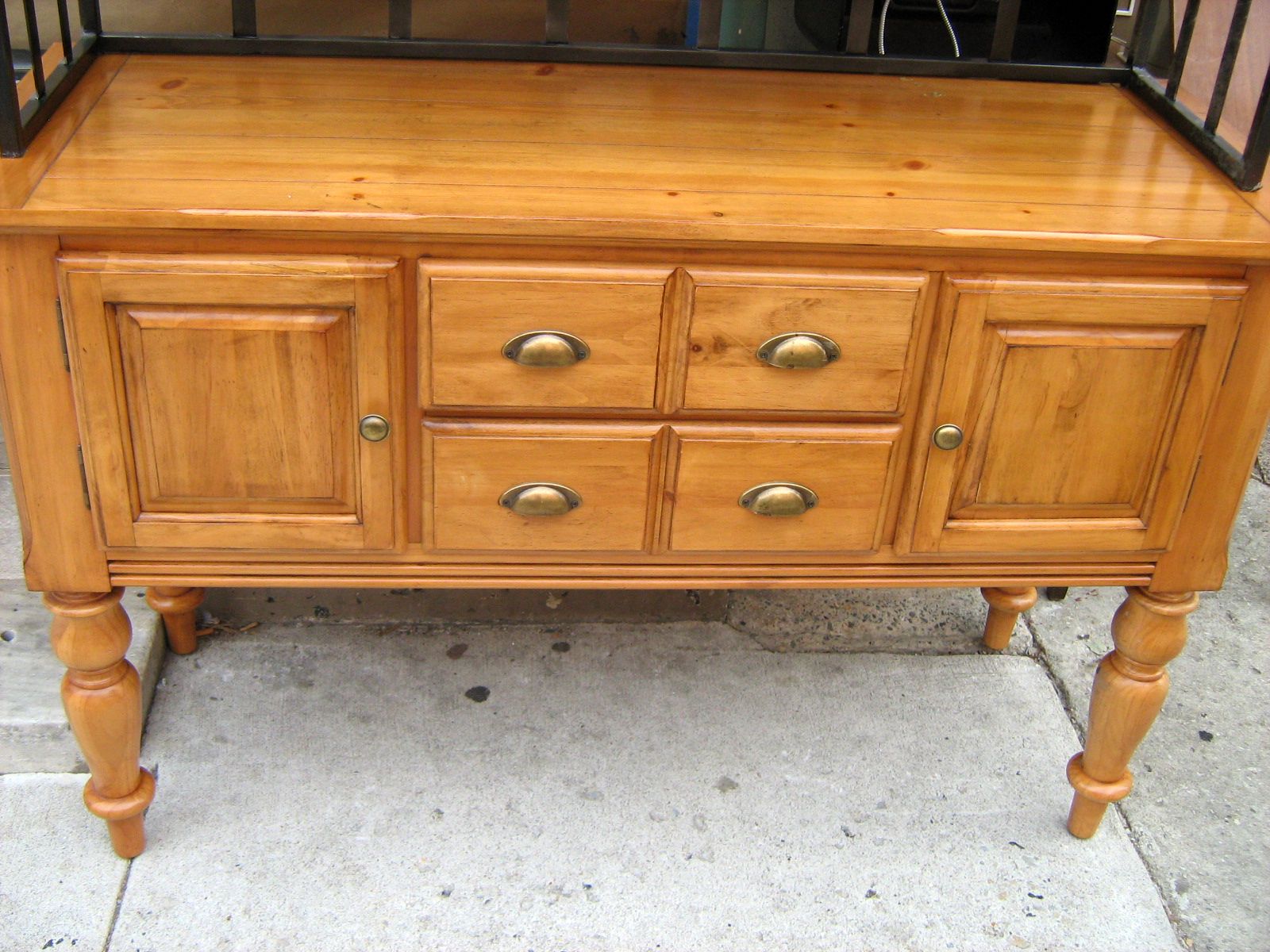 [buffet+kitchen+rack+bottom.JPG]