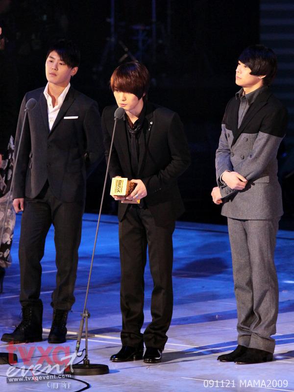 [DBSK+yoojeasu+2.jpg]