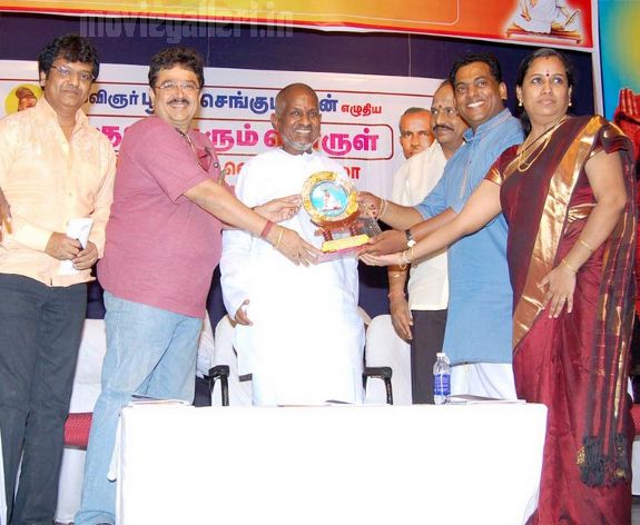 http://1.bp.blogspot.com/_kLvzpyZm7zM/S9Z-XWoX-xI/AAAAAAAAKl0/-Evxpr7ZJe0/s1600/Ilayaraja-thirukkural-songs-launch-stills-09.jpg