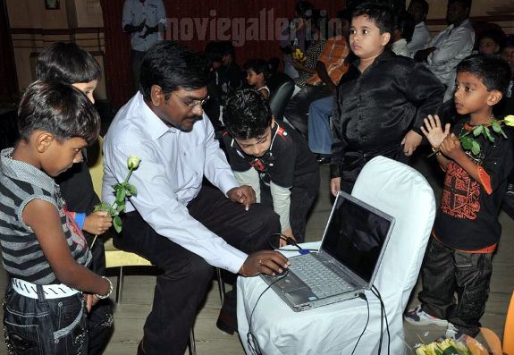 http://1.bp.blogspot.com/_kLvzpyZm7zM/S9aIwYN_sTI/AAAAAAAAKn8/wlZw3Ww-zG4/s1600/vasanth-flexiiimodels-wbsite-launch-stills-03.jpg