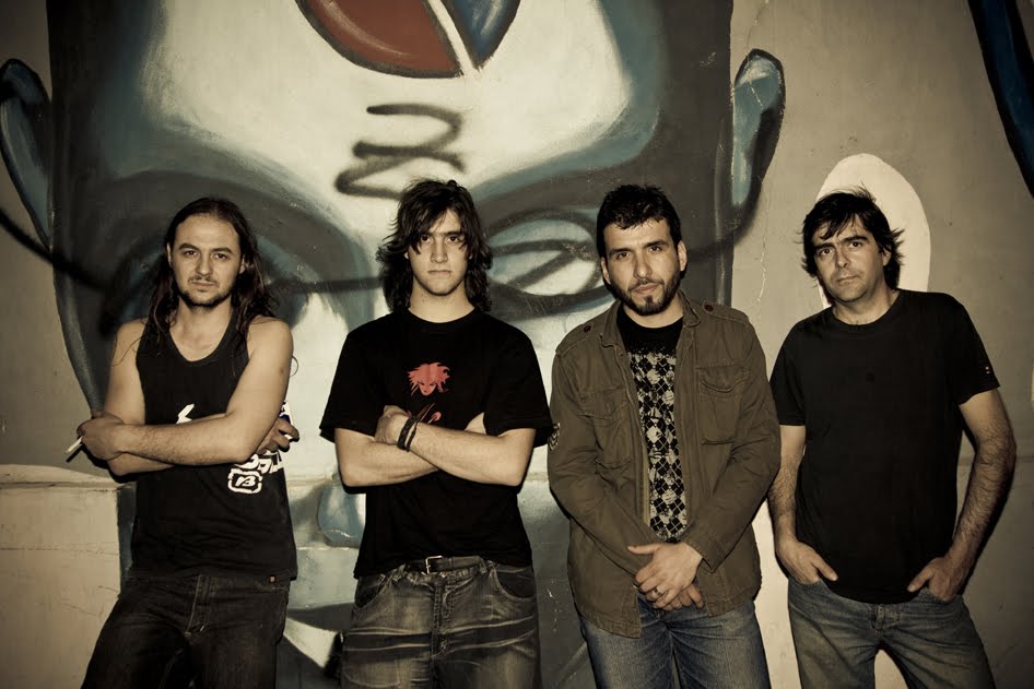 [090909+LM+Mundo+Revólver.jpg]