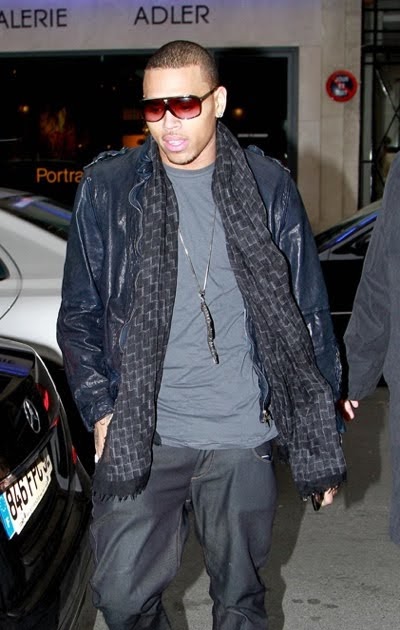 KICK GAME : Chris Brown in Louis Vuitton Evidence Sunglasses and Louis  Vuitton Brooklyn Sneakers
