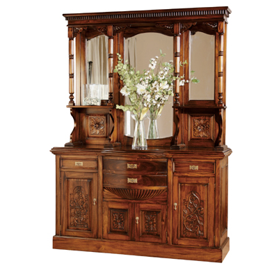 Decoración. Tendencias en estilo clásico: Un aparador con espejo para