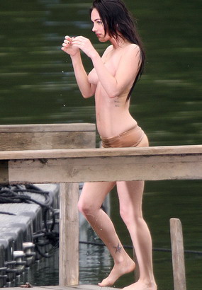 Megan Fox, Topless, Photo 04