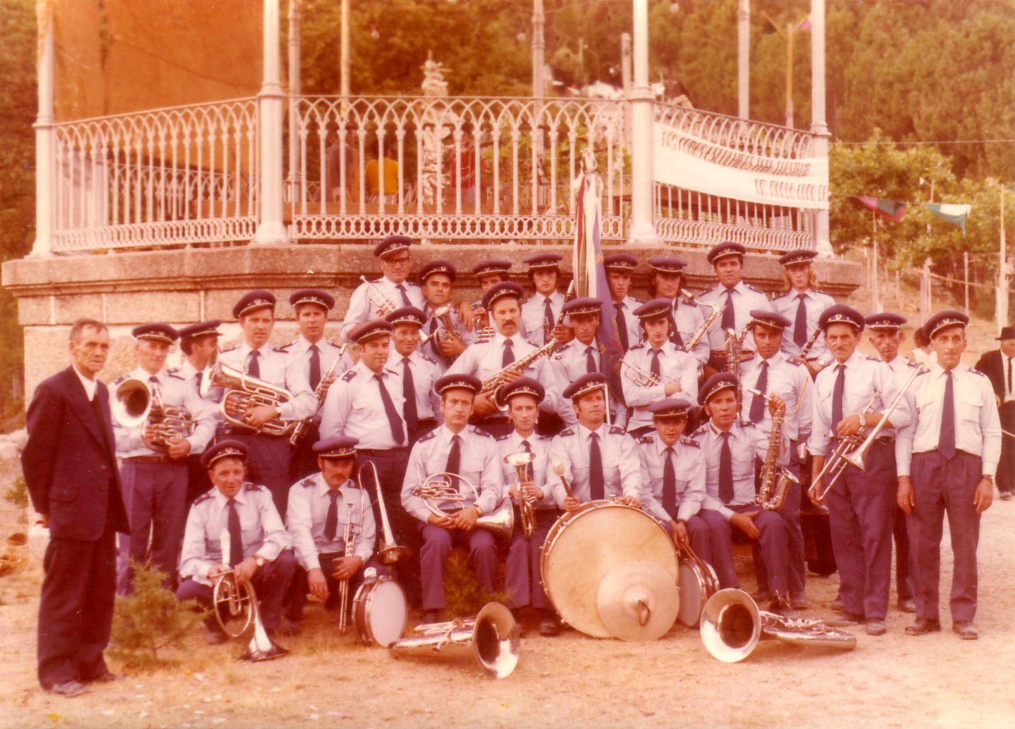 [Banda_Loriga.jpg]