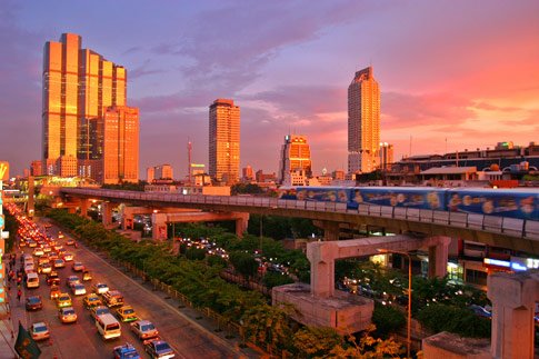 [bangkok-skytrain-sunset-big.jpg]
