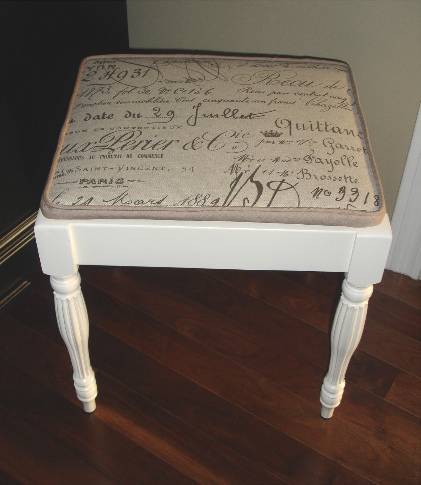 Forever Decorating! Stools...I have a ThinG for them!