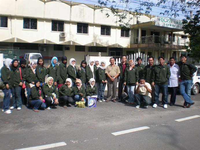 With Bio-Composite students at FIBERSIT SDN BHD, Ipoh, Malaysia (December 2008)