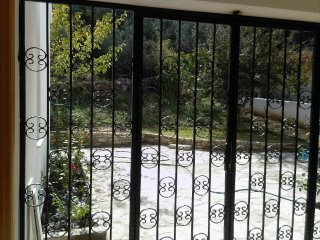 toch wel, optisch gezien, veel steen geworden, het achterterras