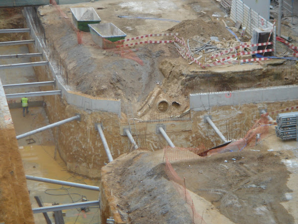 Entrada para a cave do Forum Barreiro