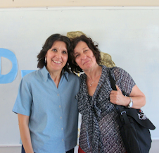 Liliana Bodoc junto a una de sus admiradoras...