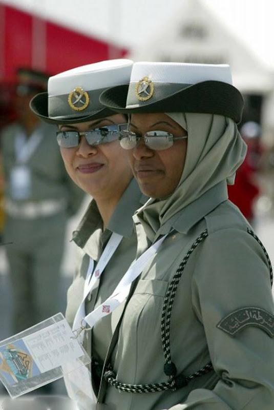 உலகின் பாகங்களில் ராணுவத்தில் அசத்தும் பெண்கள் - Page 2 World+Countries+Women+Soldiers+%2829%29