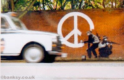பேங்க்ஸி--வரைந்த "தெருவோர ஓவியங்கள்" - அட்டகாசமான ஓவியங்கள்... - Page 3 Banksy+Street+Art+Photos+%2818%29