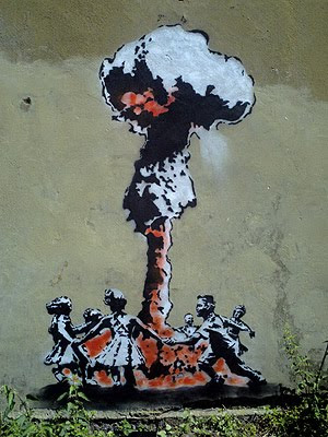பேங்க்ஸி--வரைந்த "தெருவோர ஓவியங்கள்" - அட்டகாசமான ஓவியங்கள்... - Page 2 Banksy+Street+Art+Photos+%2814%29