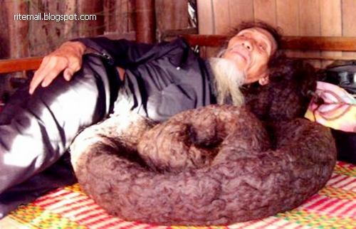 "The man with the Longest Hair in Vietnam - Amazing Photos... Amazing+Hairy+man+%285%29