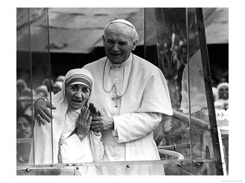 மதர் தெரஸா..... Personaluse2+Pope-John-Paul-II-Holds-His-Arm-Around-Mother-Teresa-Posters