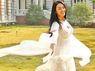 Kitty Zhang Wallpaper