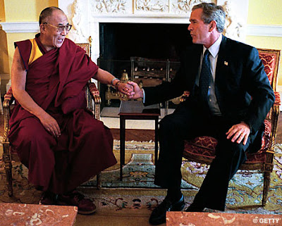 La CIA utiliza el TIBET -Dalai Lama- desde hace años Bush+y+dalaiLama