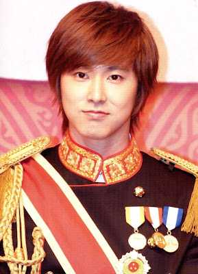 [SCANS] 20100809 Yunho - Hot Chili Paper Goong+%284%29