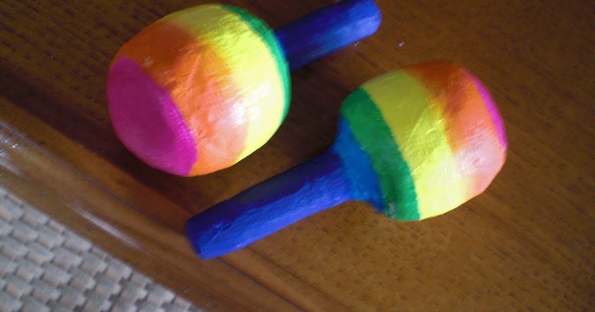 El Mundo de Lilín Maracas de materiales reciclados y papel