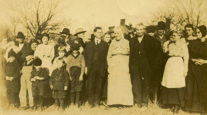 Willis & Nancy with their descendants.