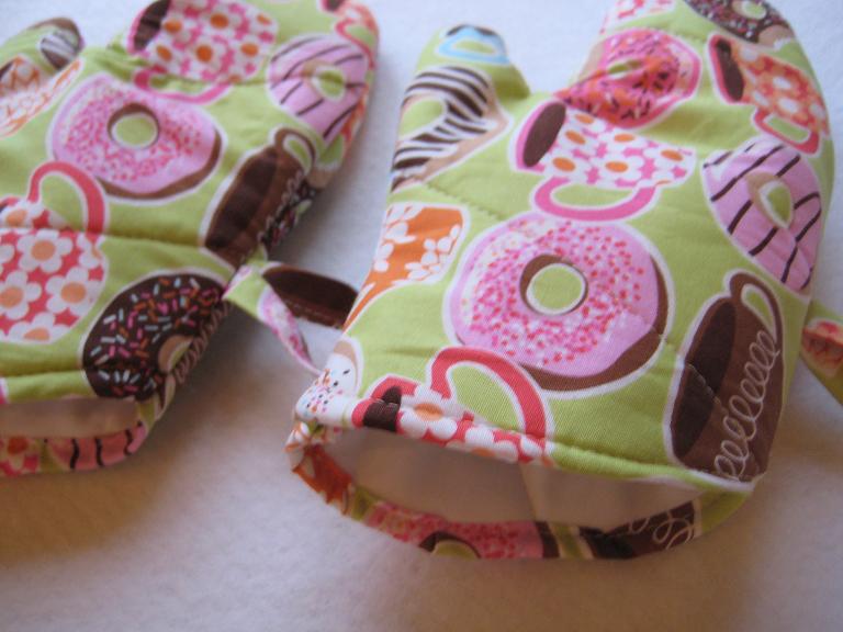 Easy Oven Mitts Tutorial