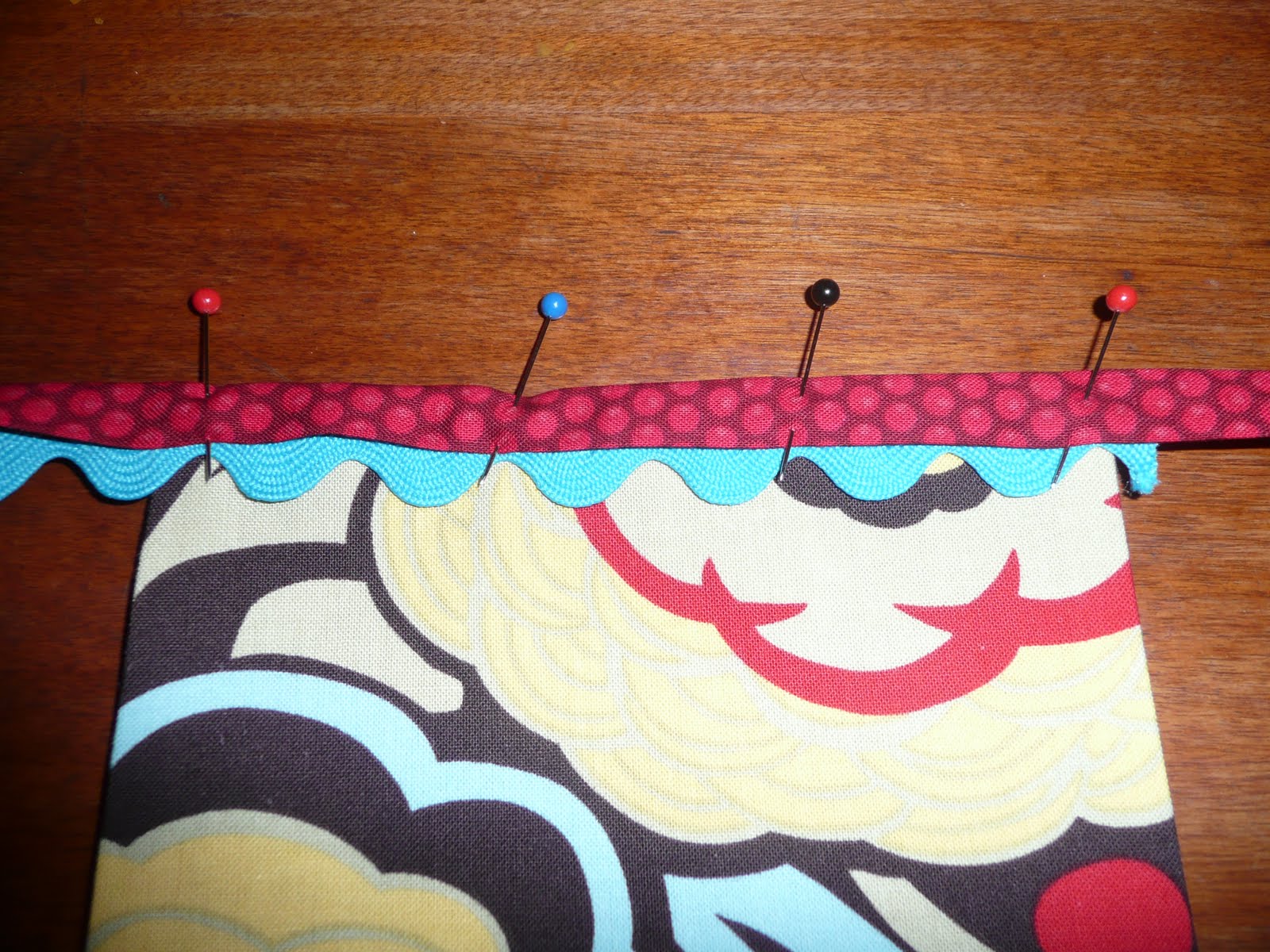 Gwenny Penny Reversible Rick Rack Apron Tutorial