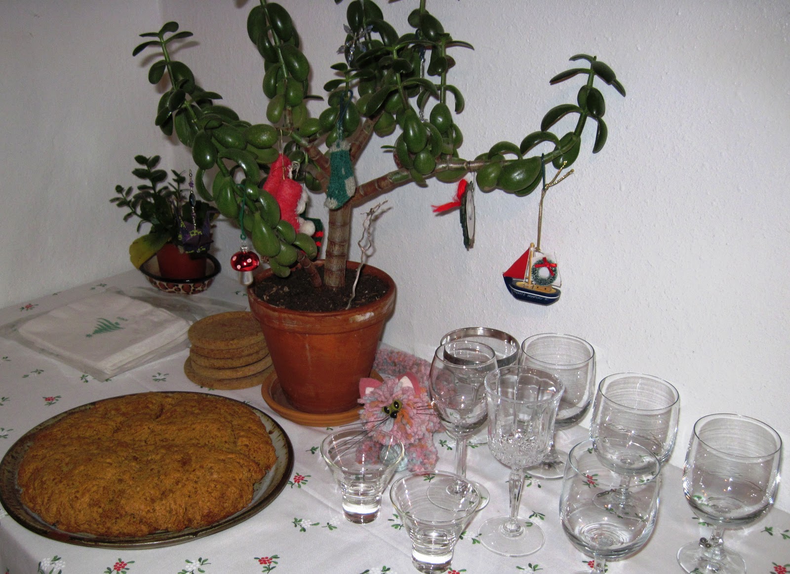 [12 09 327 library kitty jade plant glasses soda bread christmas holiday table.JPG]