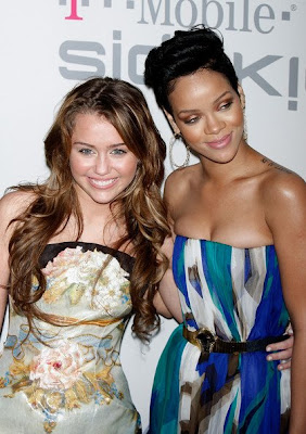 Singers Miley Cyrus & Rihanna