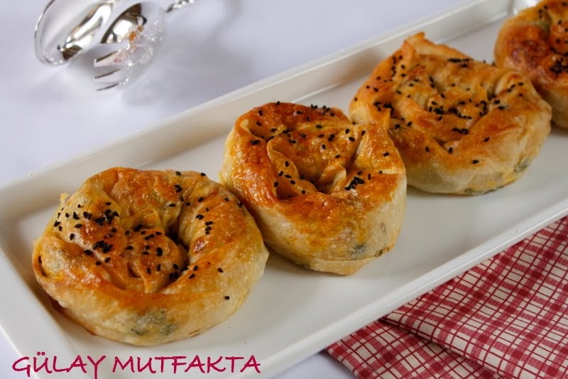 Yemek tarifleri Peynirli Ispanaklı Gül Böreği