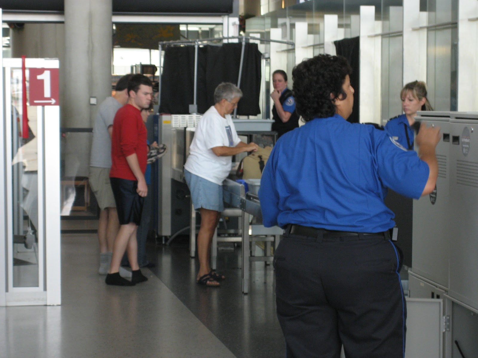 Airport+security+check