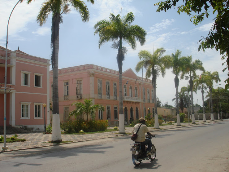 Tribunal de Benguela e Administração ao lado