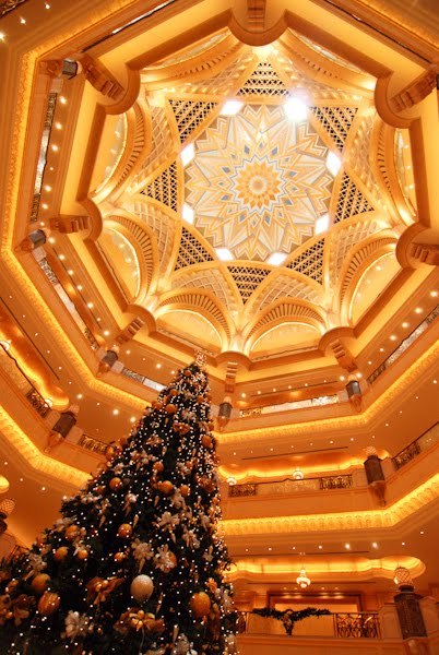 Jules eating guide to Malaysia & beyond: World's most expensive christmas tree - Emirates Palace ...