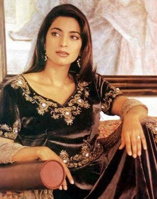Juhi Chawla Kiss