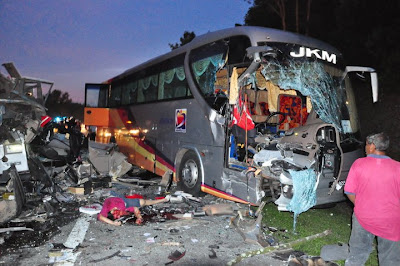 Kemalangan Ngeri 10.10.10 Tragedi di Tol Simpang Ampat plaza tol plus km 223