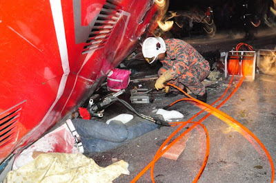Kemalangan Ngeri 10.10.10 Tragedi di Tol Simpang Ampat plaza tol plus km 223