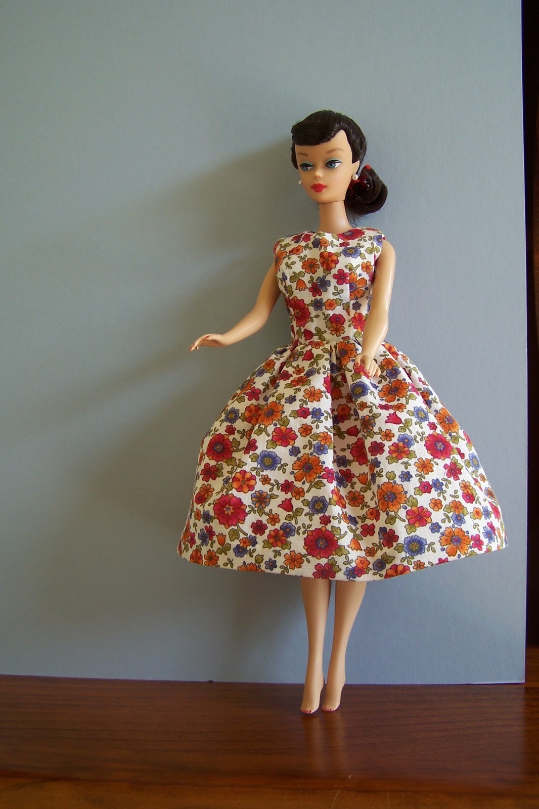 Lizzie's Arty Crafty 'n Dolls: Dolls! Finished Dress & Capelet for my